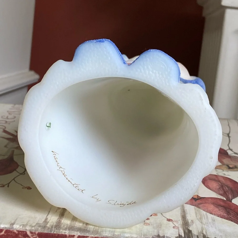 Vintage Fenton Burmese Christmas Santa    * Christmas in July *
